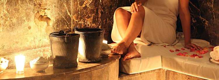 Девушка в марокканском хаммаме