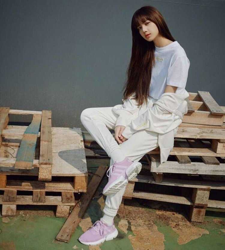 Блэкпинк адидас