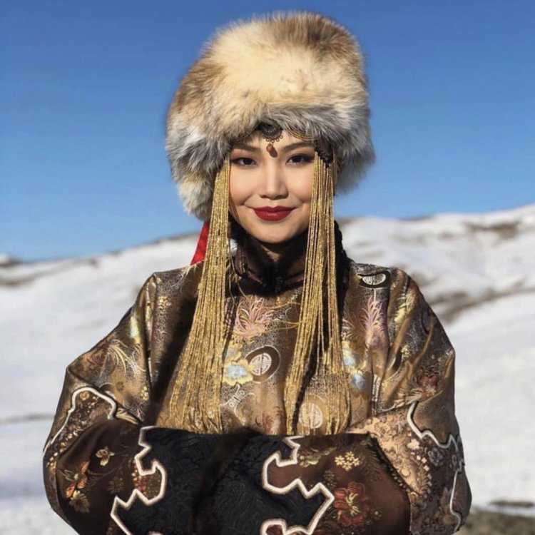 Монголка блондинка