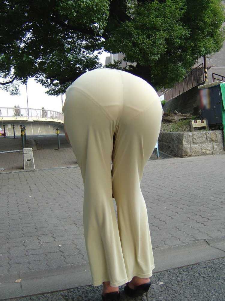 Женщины в стрингах частное