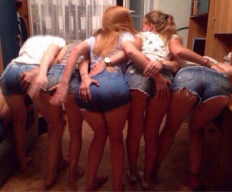 Студентки на вписке