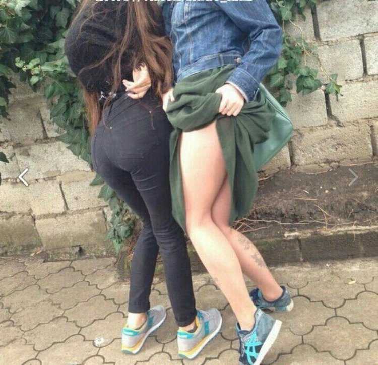 Попки одноклассниц, подруг