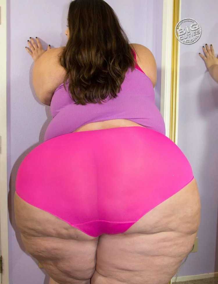 Низкая с большой попой