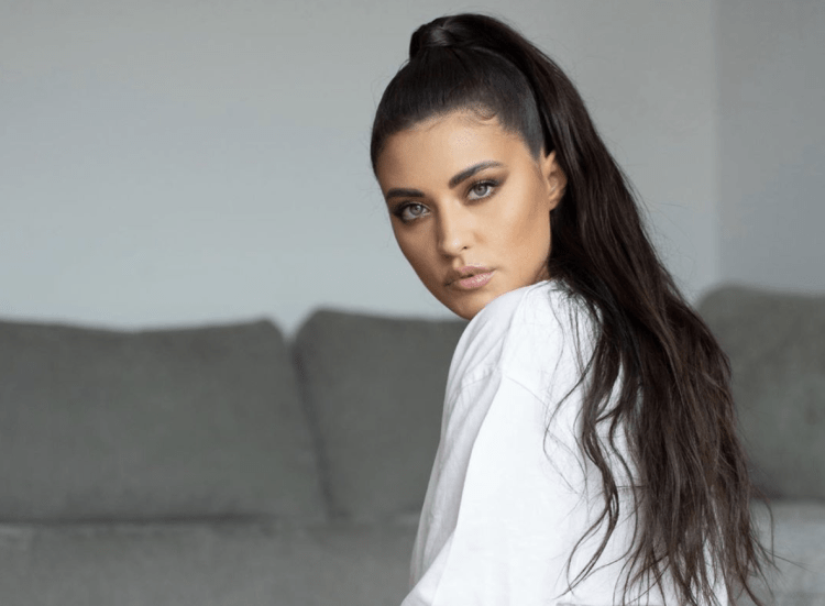 Lise Charmel Катринель Менгия