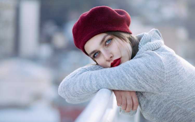 Девушка в Красном берете