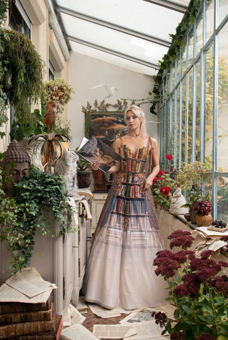 Девушка в платье красивая