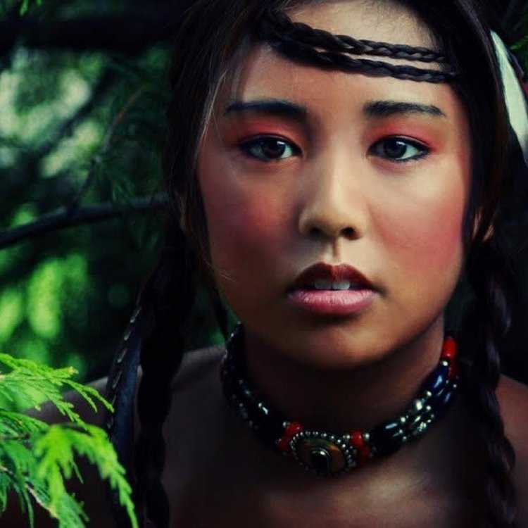 Девушки индейских племен