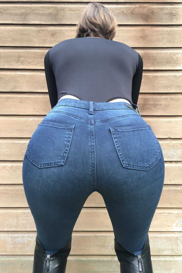 Круглые попки брюнеток