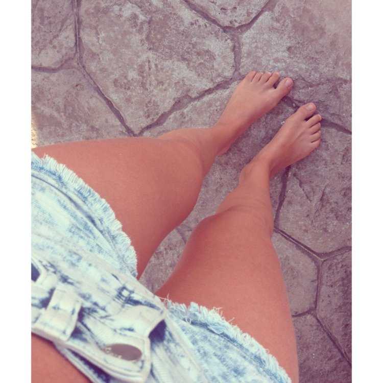 Женские ступни селфи