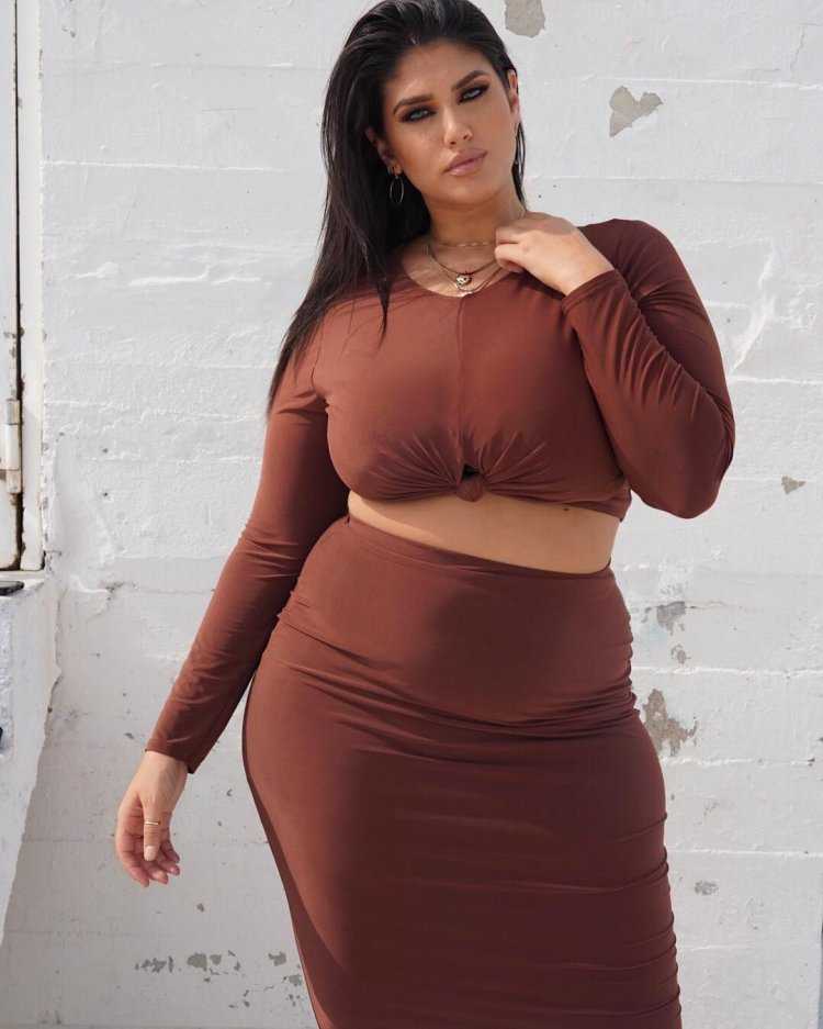 Latecia Thomas Curvage