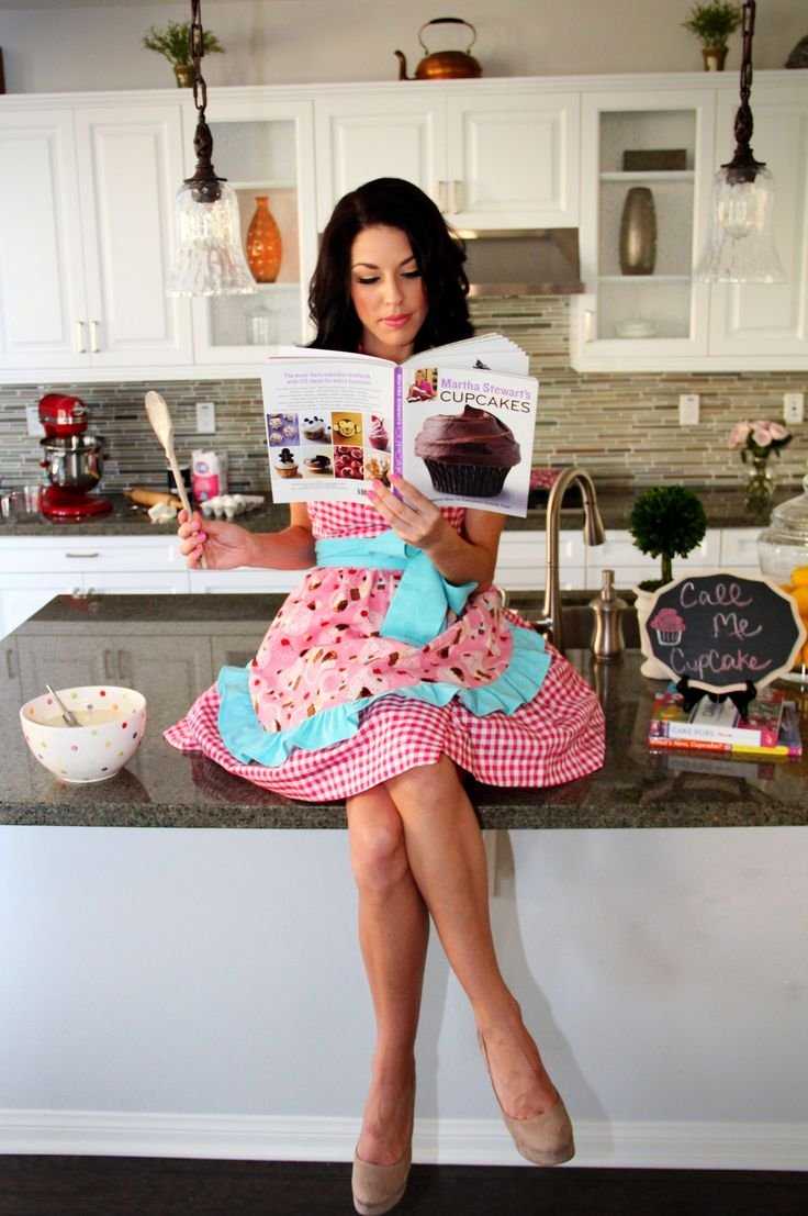 Фотосессия на кухне девушка