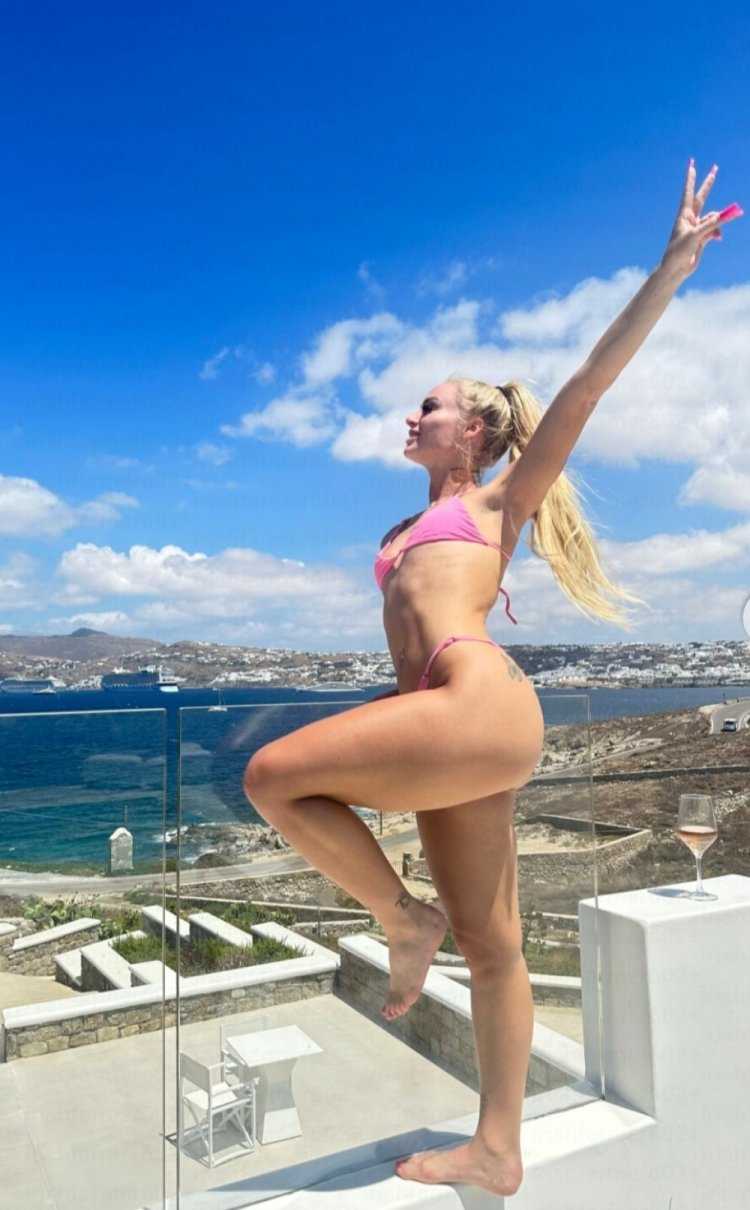 Жопа горничной28