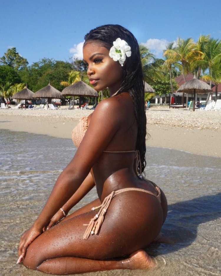 Bria myles в белье