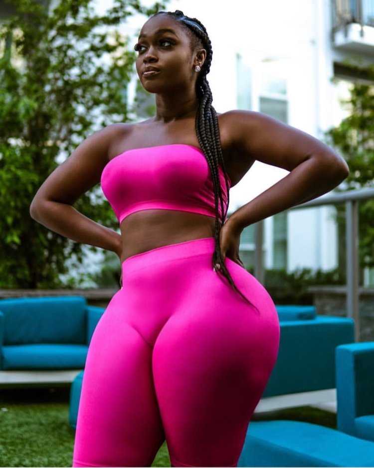 Monifa Jansen Амазонка