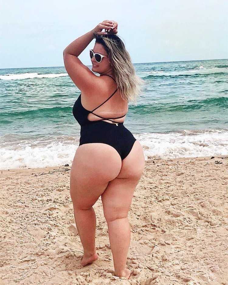 Пышка Эмбер Рейн задница