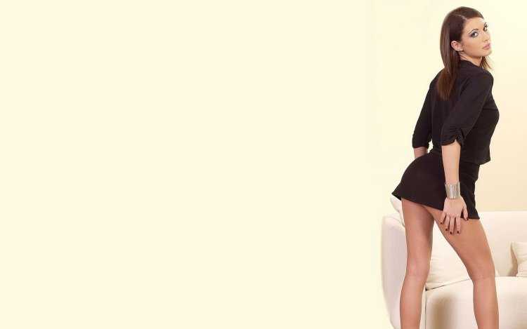 Orsi Kocsis в платье