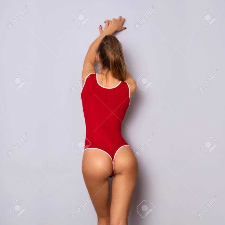 Попка в Красном купальнике