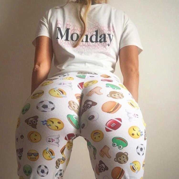 Попка в пижаме