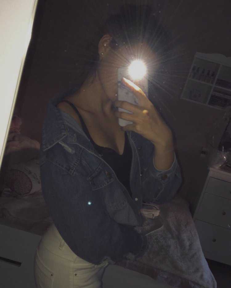 Девочка в зеркале без лица