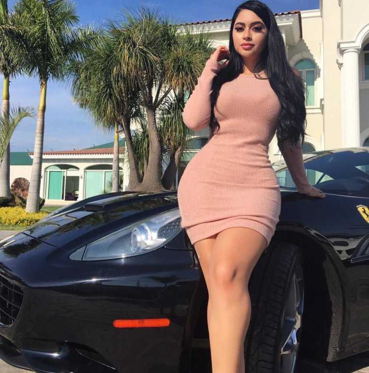 Долли Кастро ягодицы