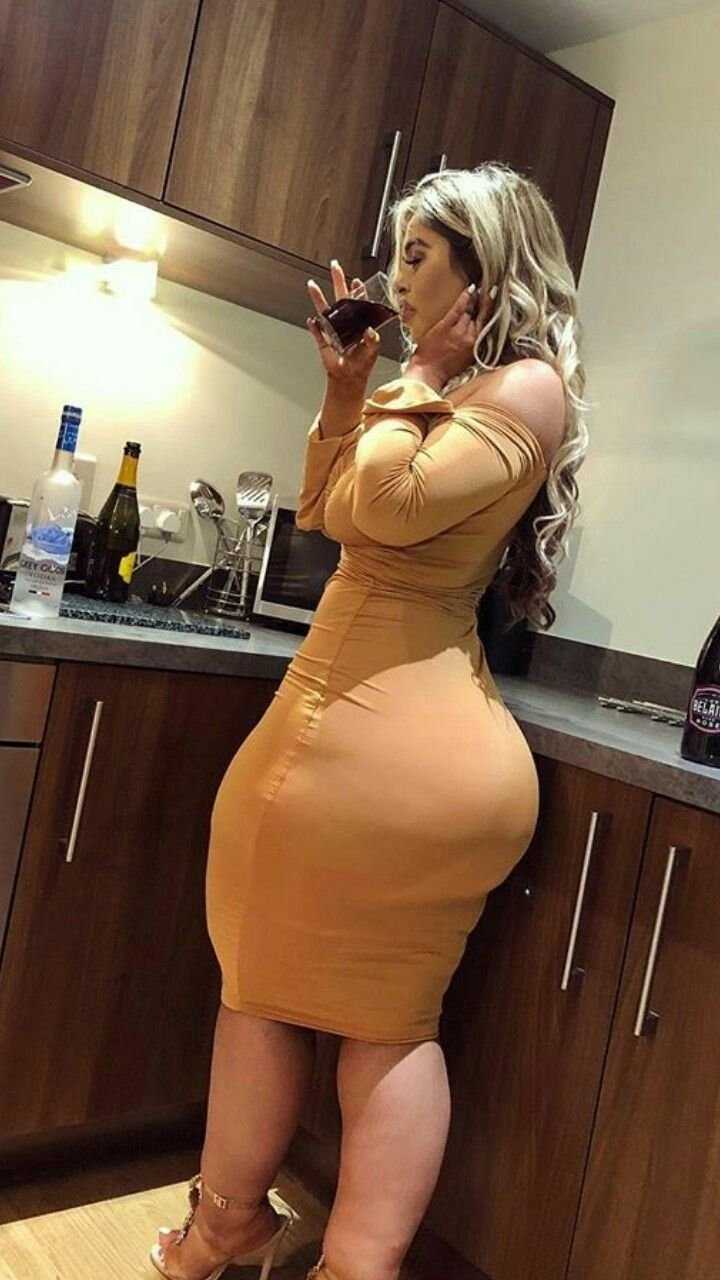 Тайя Кристиан в джинсах