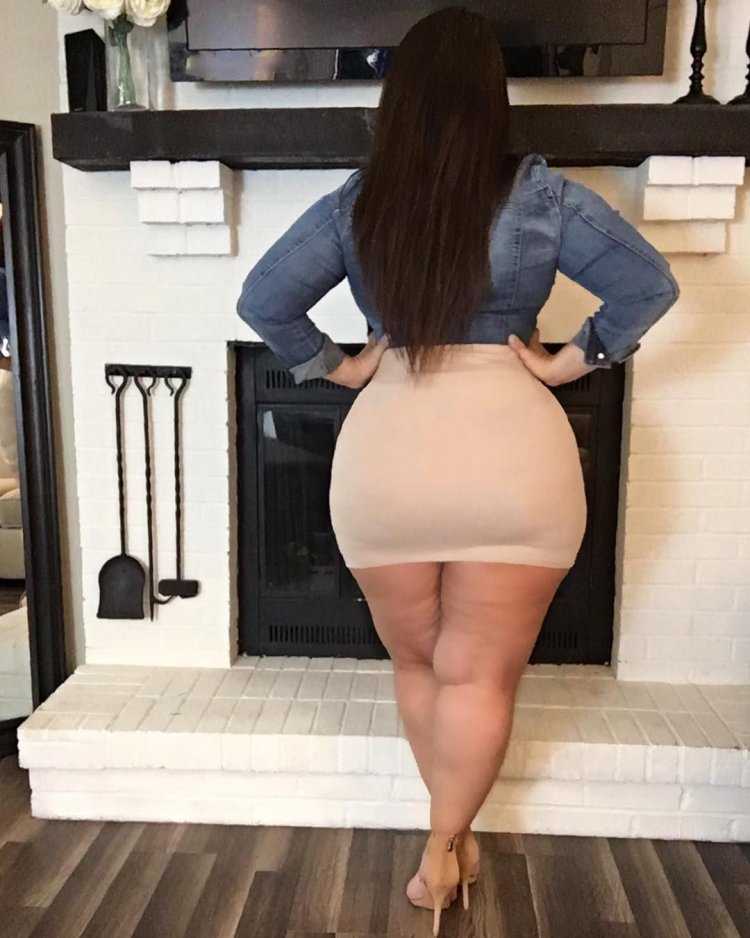 Молли Кавалли жопастая