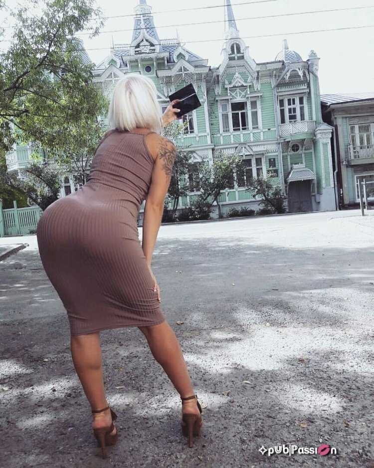 Жопастые красавицы на улице