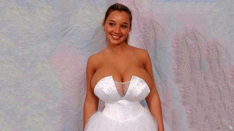 Christina Lucci в свадебном платье