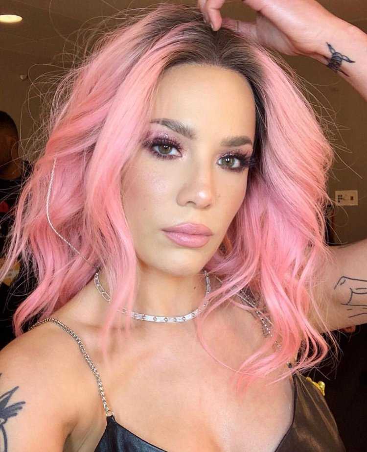 Холзи с красными волосами