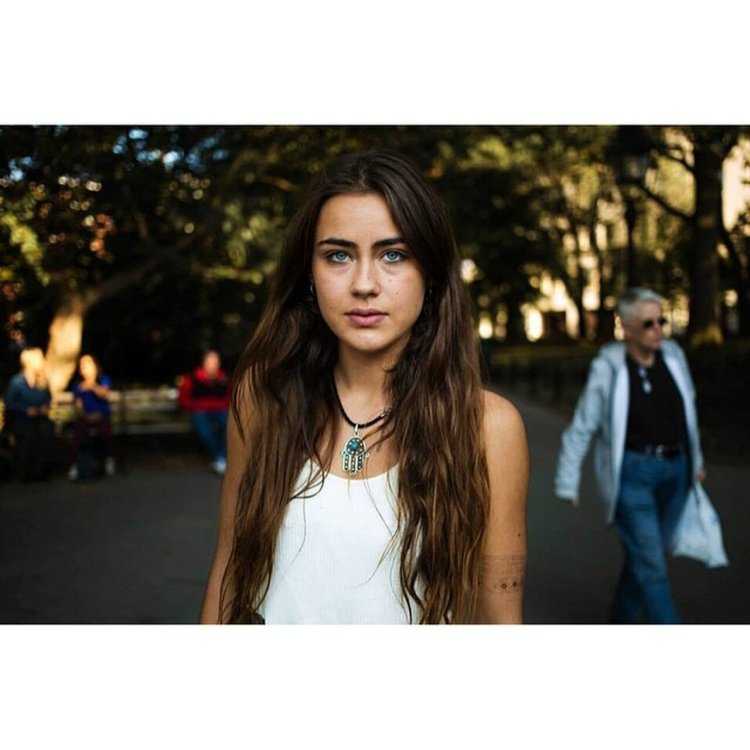 Мадалина Генеа в роли Софи Лорен