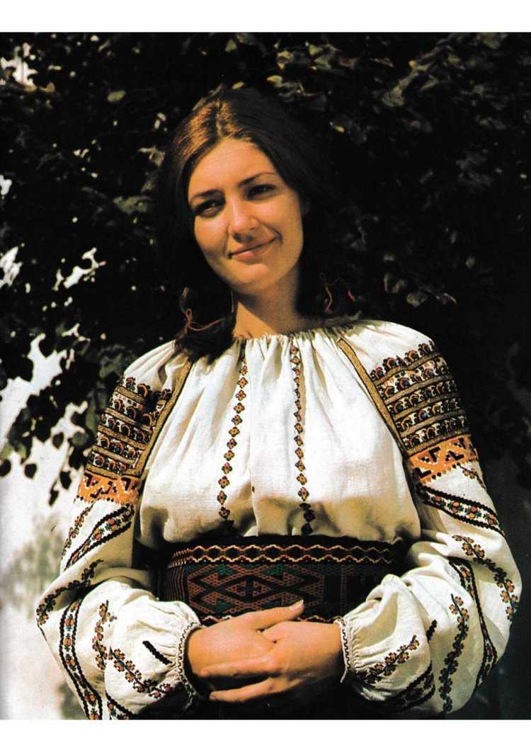 Модель Катринел Менгиа