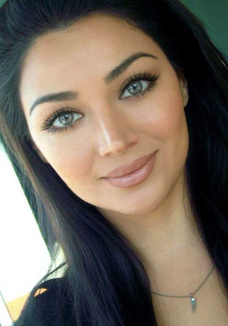 Звезды зеленоглазые брюнетки57