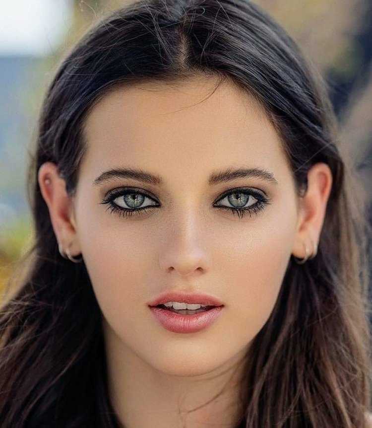 Красивые брюнетки с зелеными глазами