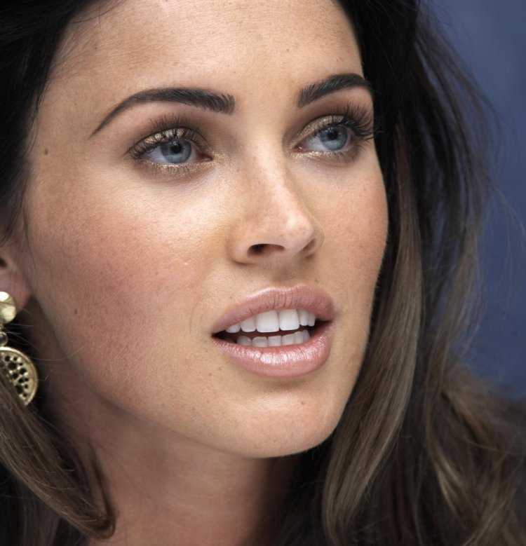 Меган Фокс веснушки