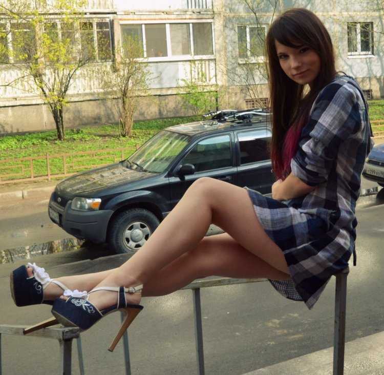 Студентки с красивыми ногами