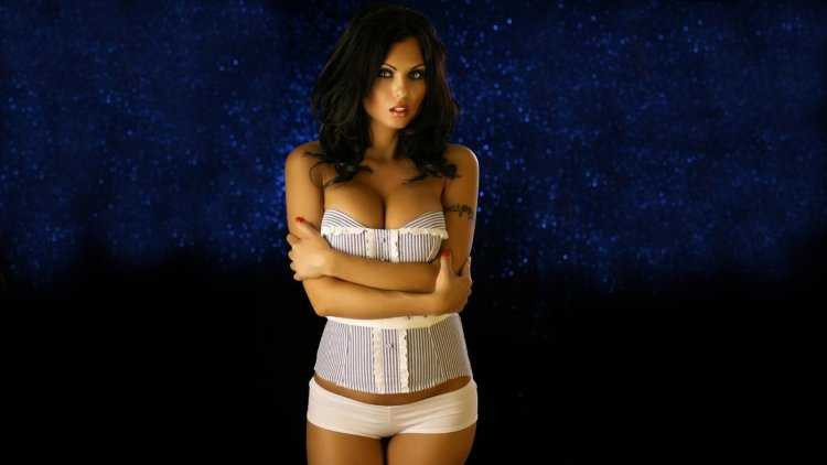 Krystle Lina грудь