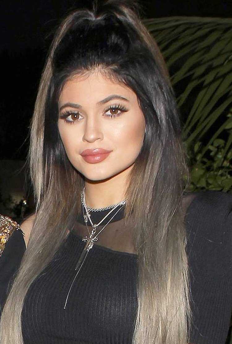 Кайли Дженнер цвет волос