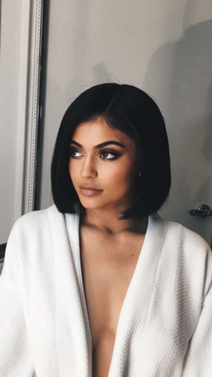 Кайли Дженнер с короткими волосами