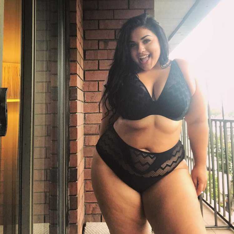 Модель Kellee Moran в купальнике