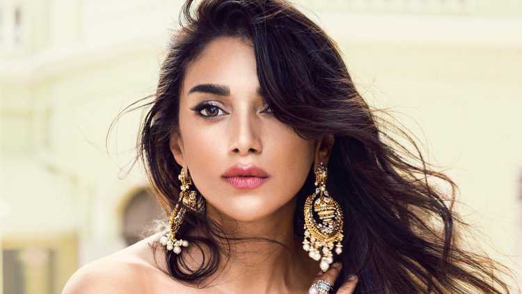 Индийская модель и актриса