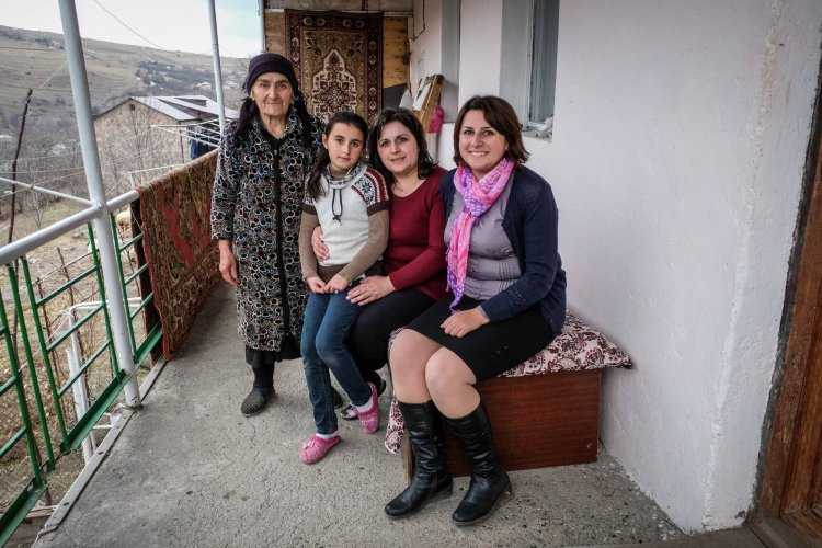 Армянская деревенская девушка