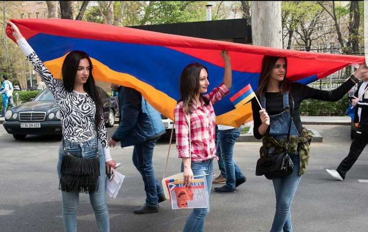 Армяне молодежь