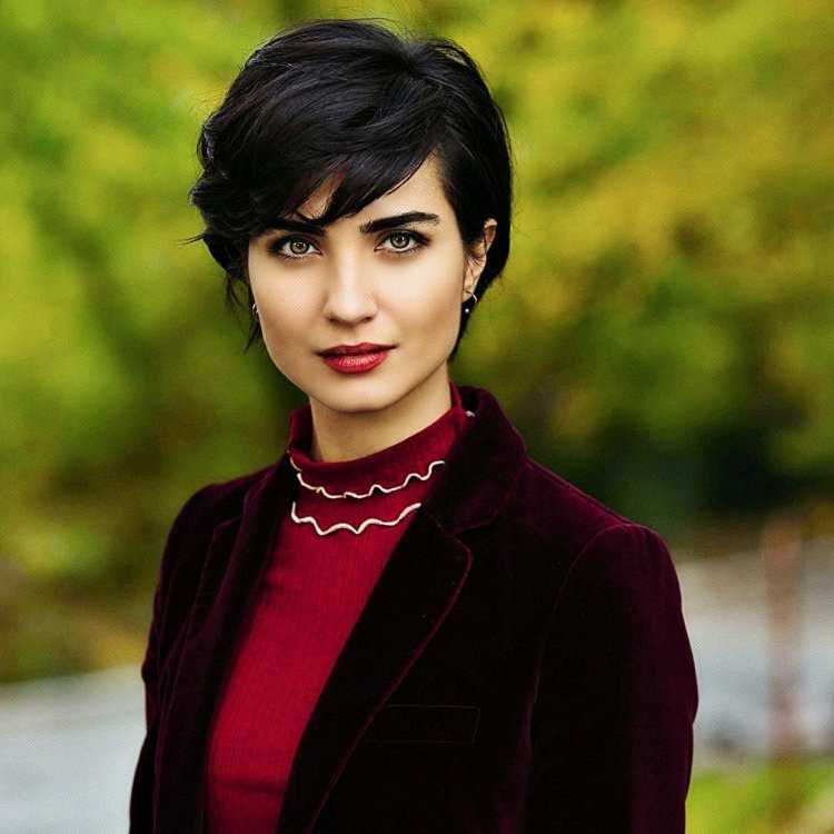 Туба Буйукустун отважный и красавица