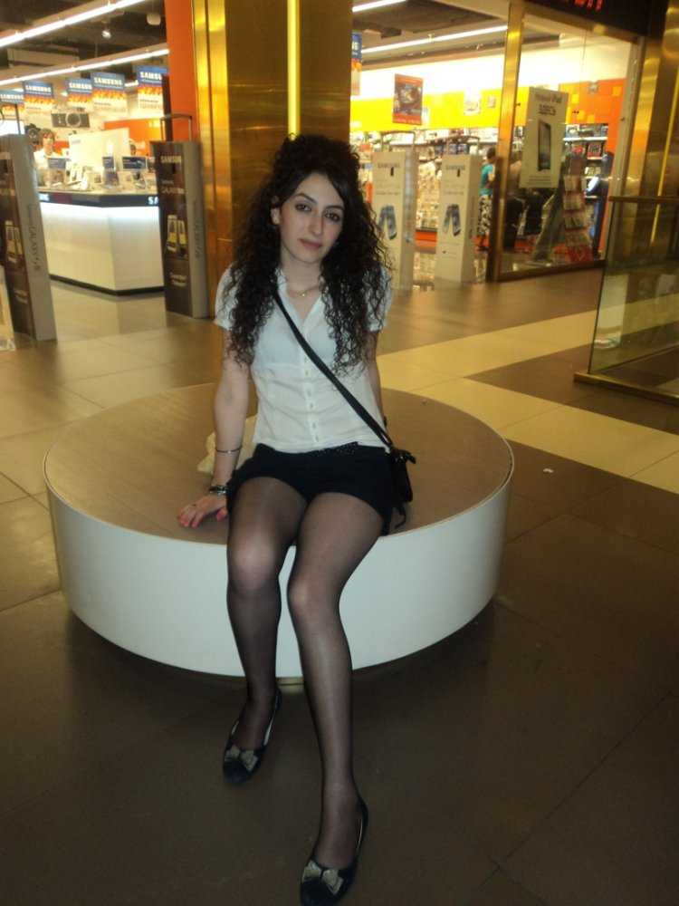 Продавщица в колготках