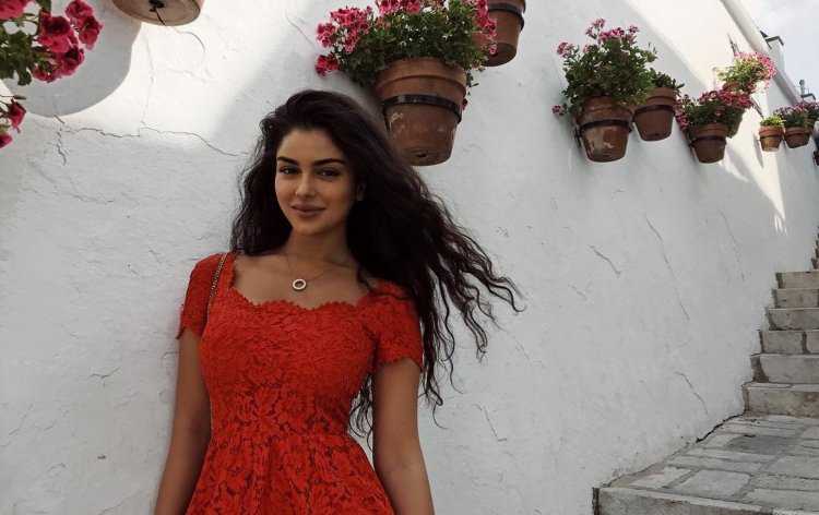 Алена Омович платье