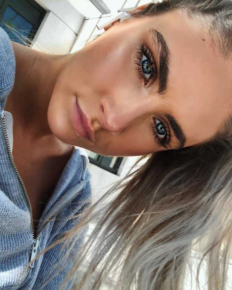 Безумно красивые глаза девушки