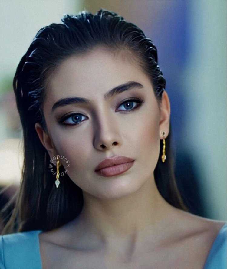 Неслихан Атагюль