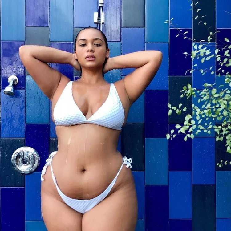 Plus model Кайла Джейн
