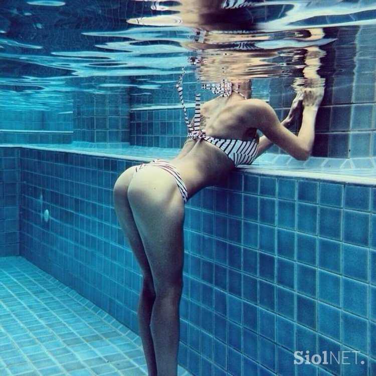 Оля Абрамович бассейн