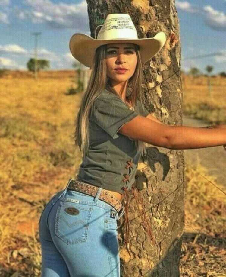 Холли Баркер бикини